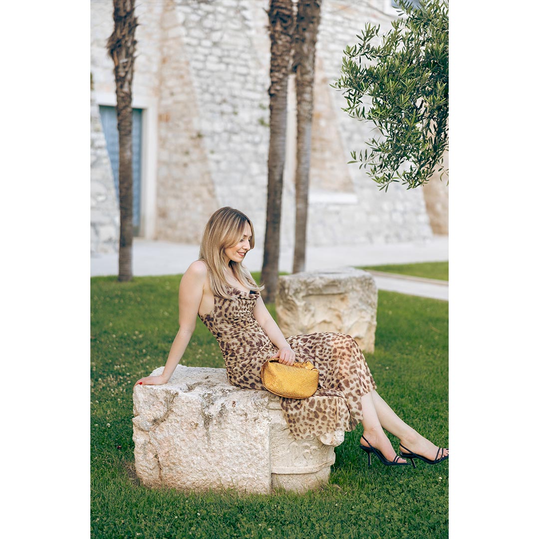 Gold Diamond - Satenska zlatna torba s kristalima.